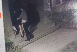 情侣吃瓜现场视频