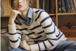 杨超越吃锦鲤瓜视频,趣味互动引网友热议