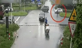 吃瓜群众看热闹出事故,意外事故频发引深思