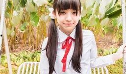 校服美女吃瓜视频,校服美女的甜蜜瞬间