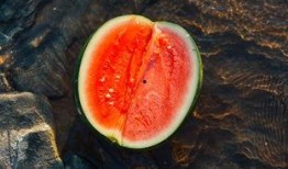 佛像吃瓜