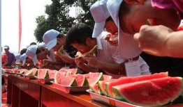 青岛吃瓜大赛,吃瓜大赛狂欢，瓜王争霸一触即发！”