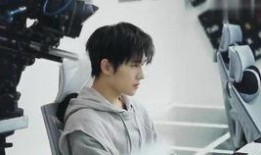 吃瓜小狗拍照视频,小狗拍照视频萌翻网友