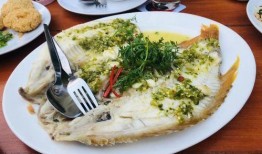 晚餐河边吃瓜,瓜香四溢的晚餐时光