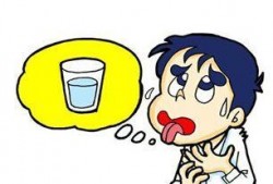 半夜口渴吃口瓜,瓜果消暑，甜蜜入梦